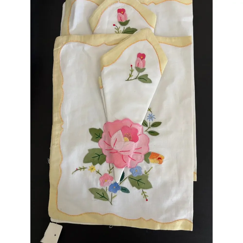 Vintage Embroidered Applique Placemats & Napkins 4 Pieces New